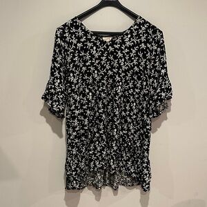 BLACK & WHITE SHORT FLORAL DRESS //